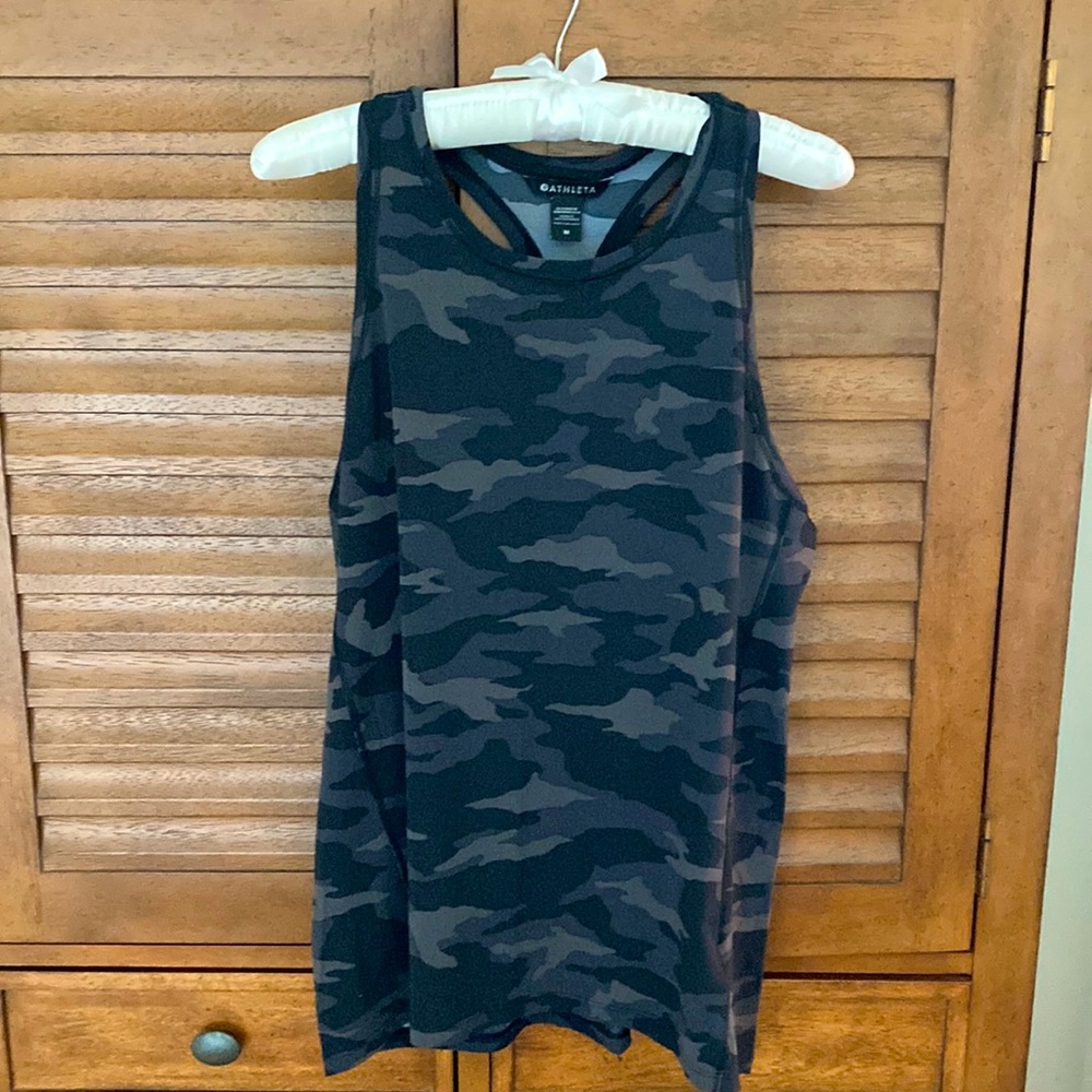 Athleta Ultimate Train Tank in black camo. NWOT.
